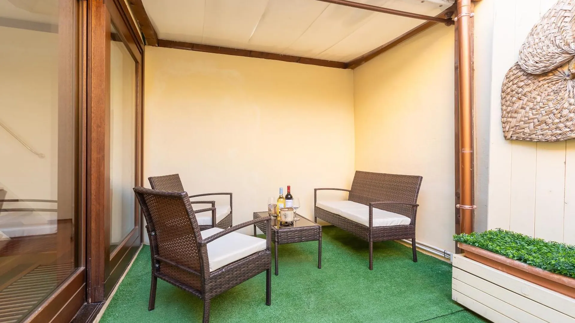Open Space With Air Conditioning And Patio Privato Alghero Itália
