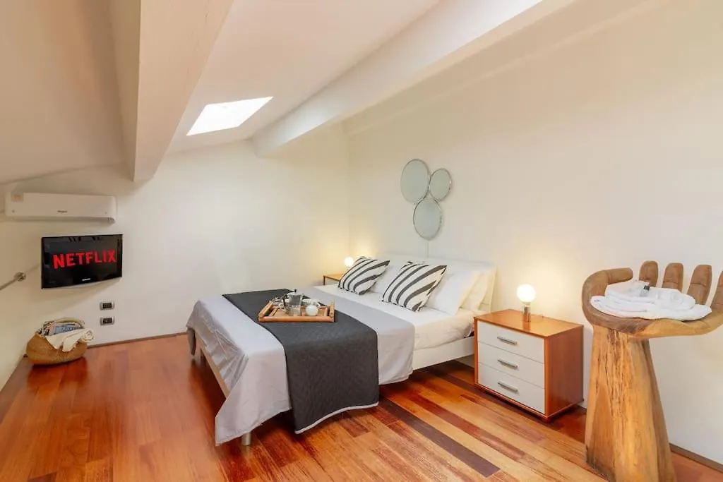 Open Space With Air Conditioning And Patio Privato Alghero